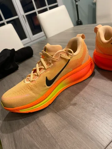 Tweedehands Nike Vomero 18 bike — afbeelding 2 van 7