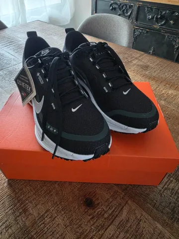 Tweedehands Nike Vomero 18 bike — afbeelding 2 van 7