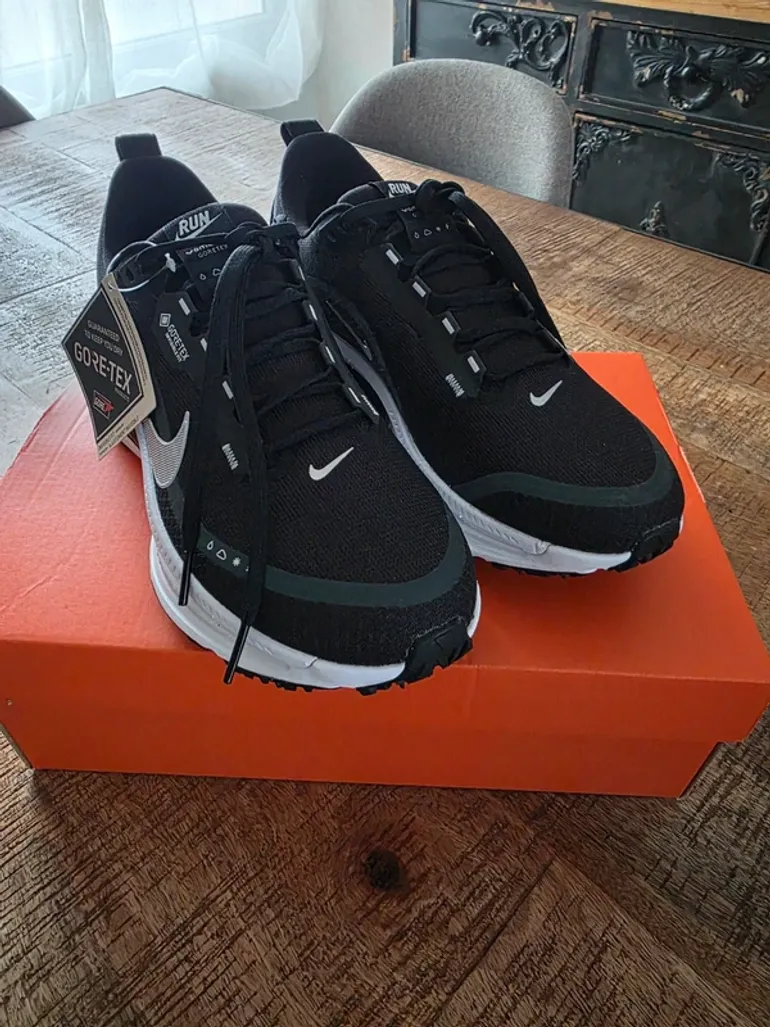 Tweedehands Nike Vomero 18 bike — afbeelding 2 van 7