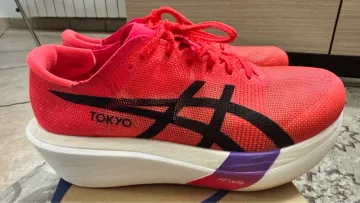 Used Saucony Metaspeed Sky Tokyo bike — image 4 of 10