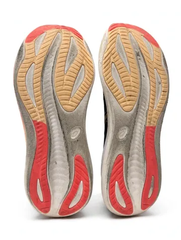 Asics Gel-Nimbus 27 bike d'occasion — image 4 sur 5