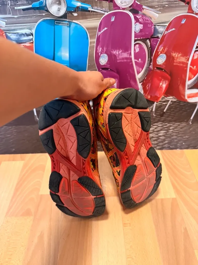 Used Asics Running Shoes bike — image 4 of 5