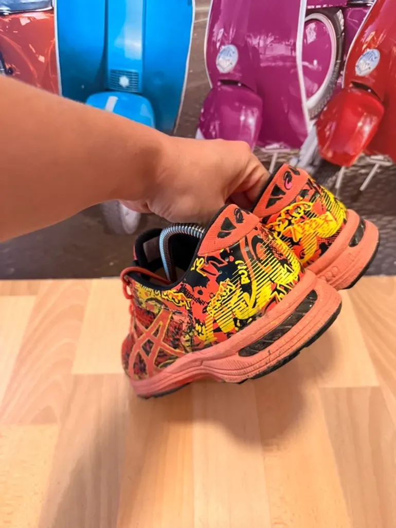 Used Asics Running Shoes bike — image 3 of 5