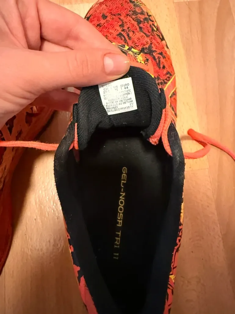 Used Asics Running Shoes bike — image 5 of 5