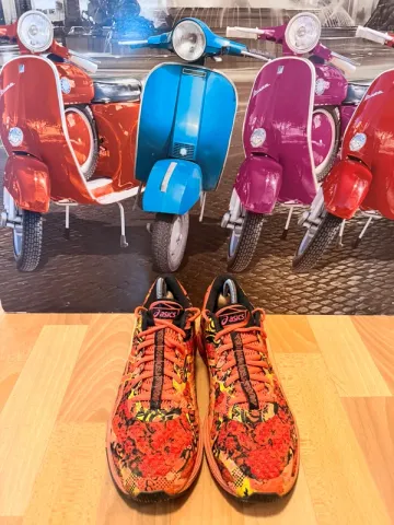 Used Asics Running Shoes bike — image 2 of 5