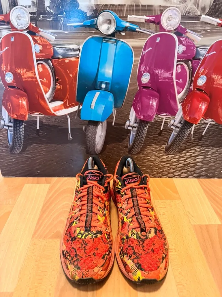Used Asics Running Shoes bike — image 2 of 5