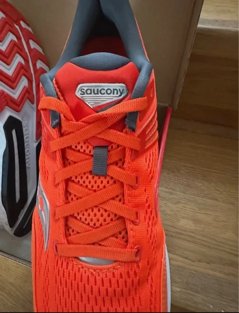 Used Saucony Running Shoes bike — image 5 of 8