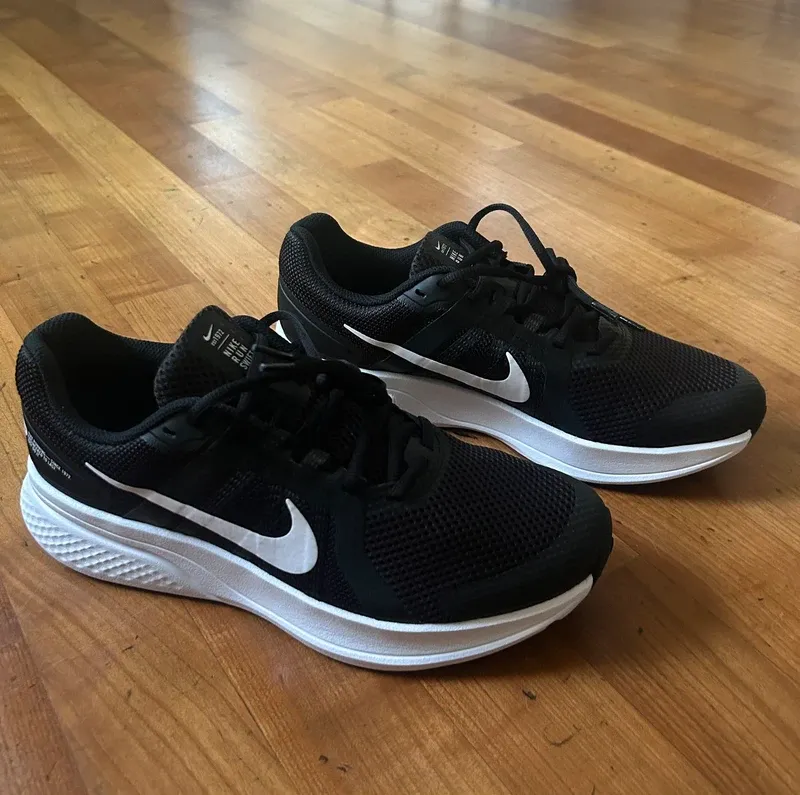 Used Nike Run Swift 2 Running Shoes