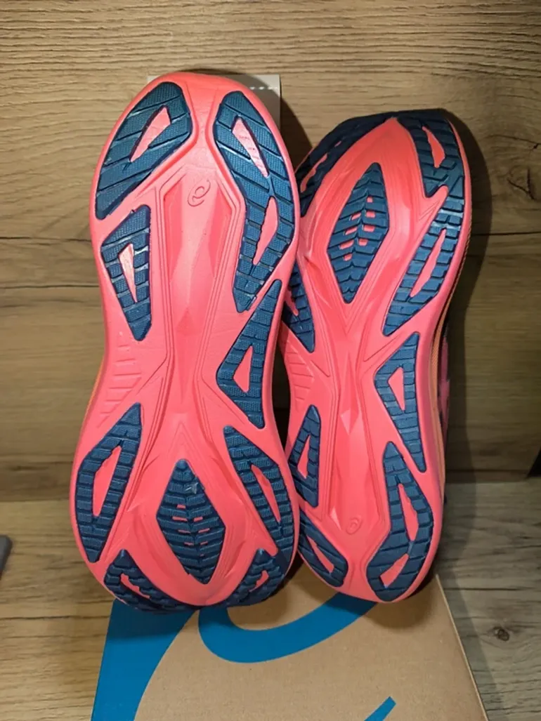 Used Asics Superblast 2 bike — image 3 of 5