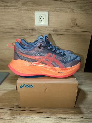 Used Asics Superblast 2 bike — image 1 of 5