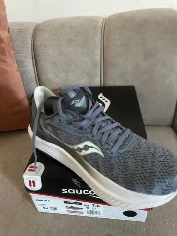 Saucony Running Shoes bike usato — immagine 3 di 8