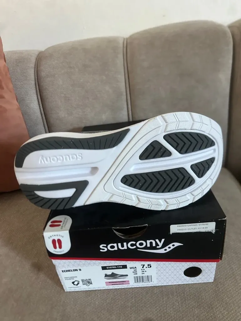 Saucony Running Shoes bike usato — immagine 4 di 8