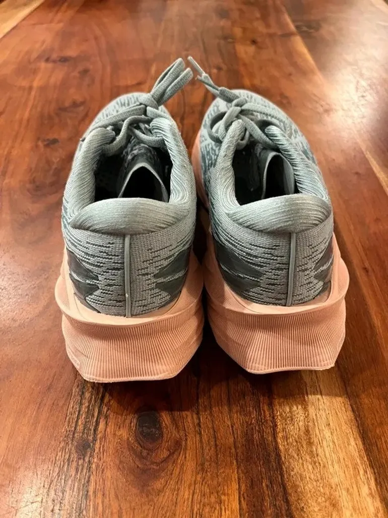Used Asics Novablast 3 bike — image 4 of 5