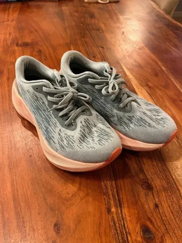 Used Asics Novablast 3 bike — image 2 of 5