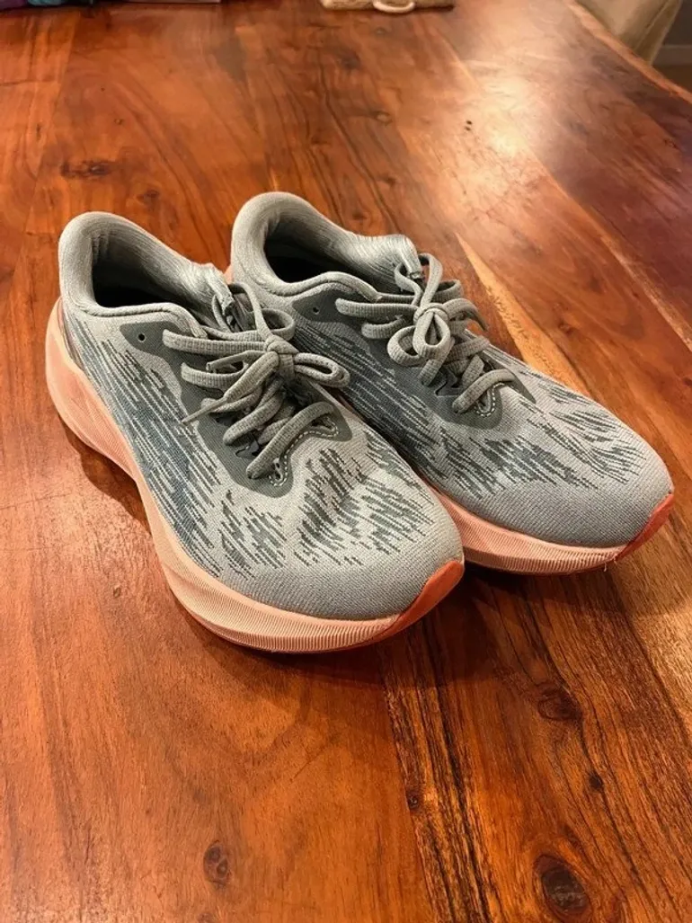 Used Asics Novablast 3 bike — image 2 of 5