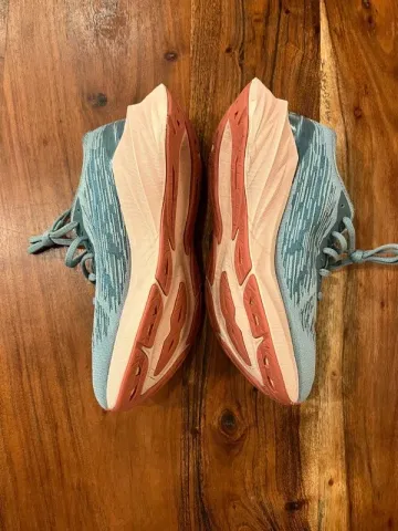 Used Asics Novablast 3 bike — image 3 of 5