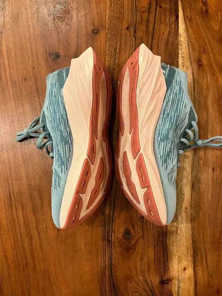 Used Asics Novablast 3 bike — image 3 of 5