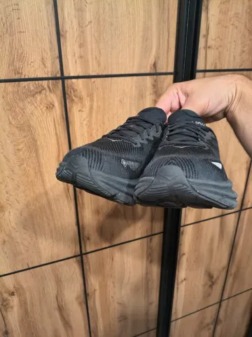 Hoka Clifton 9 GTX bike usato — immagine 3 di 12