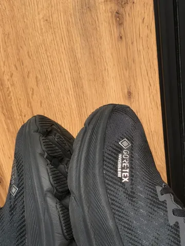Hoka Clifton 9 GTX bike usato — immagine 7 di 12