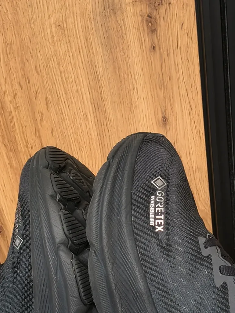 Hoka Clifton 9 GTX bike usato — immagine 7 di 12