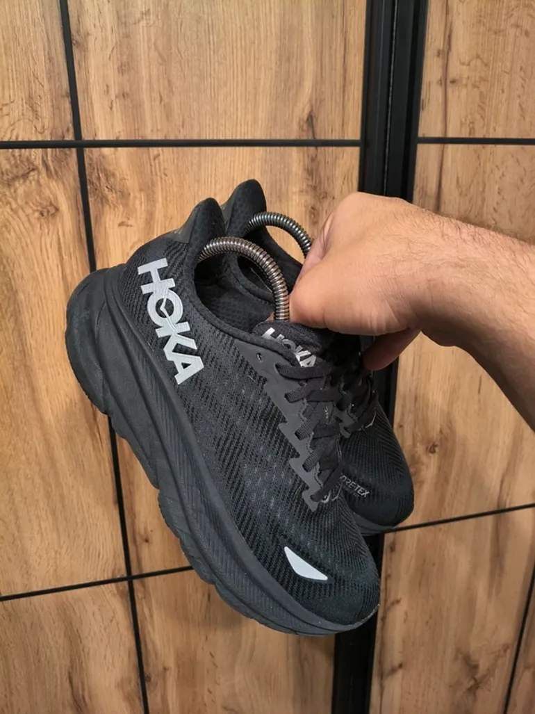Hoka Clifton 9 GTX bike usato — immagine 4 di 12