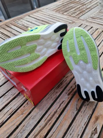 Used New Balance 1080 V15 bike — image 5 of 7