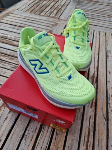 Used New Balance 1080 V15 bike — image 2 of 7