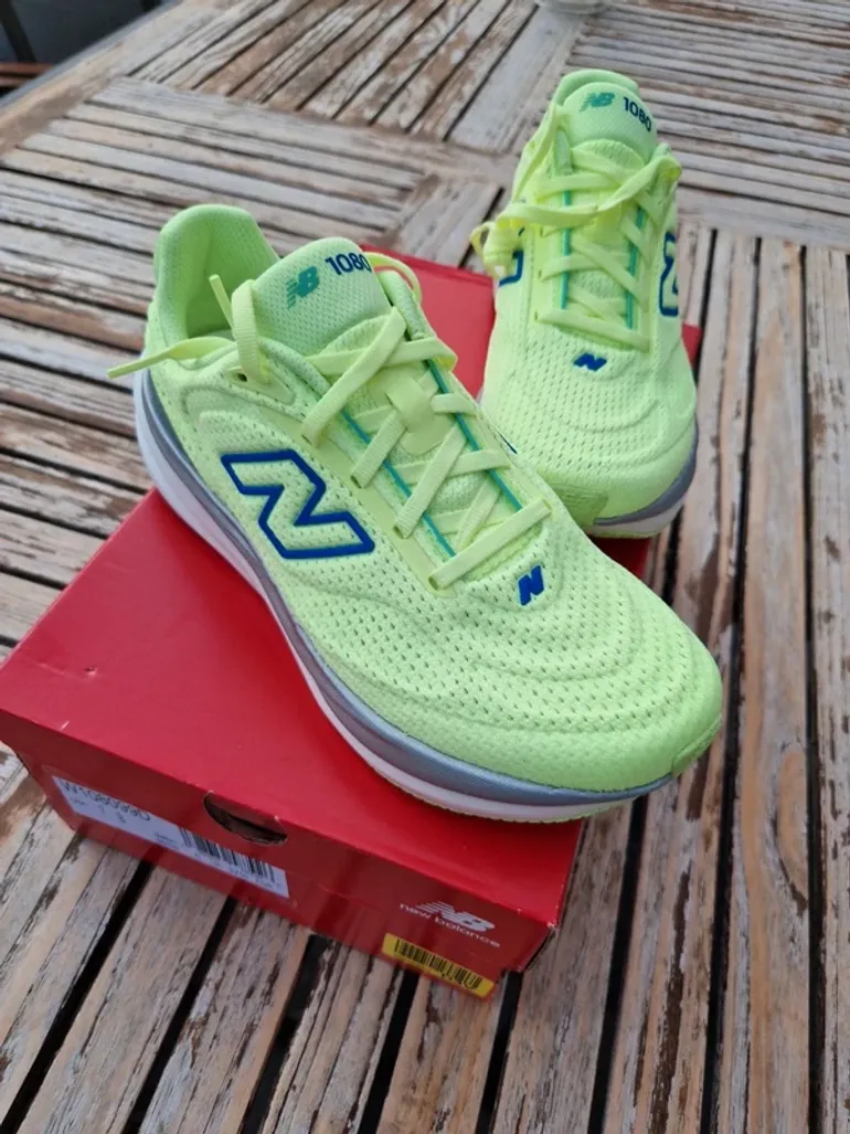 Used New Balance 1080 V15 bike — image 2 of 7