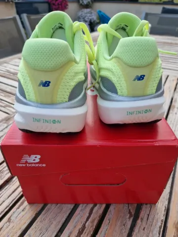 Used New Balance 1080 V15 bike — image 4 of 7