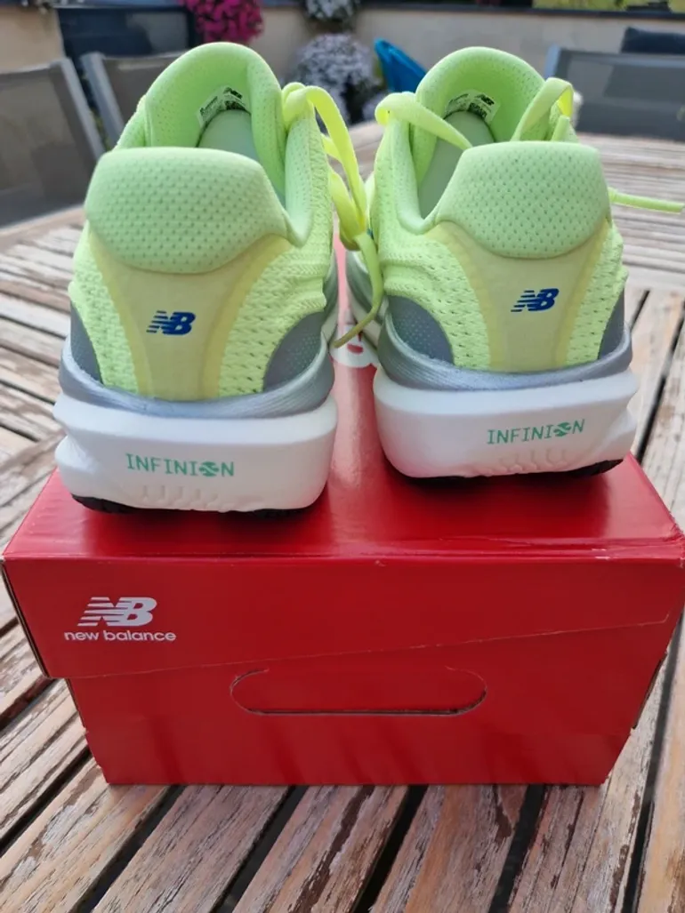 Used New Balance 1080 V15 bike — image 4 of 7