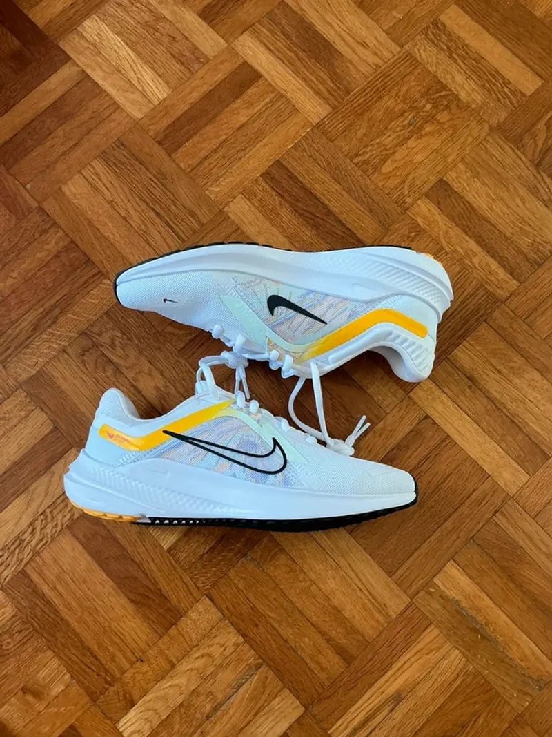 Used Nike Quest 5 PRM Running Shoes