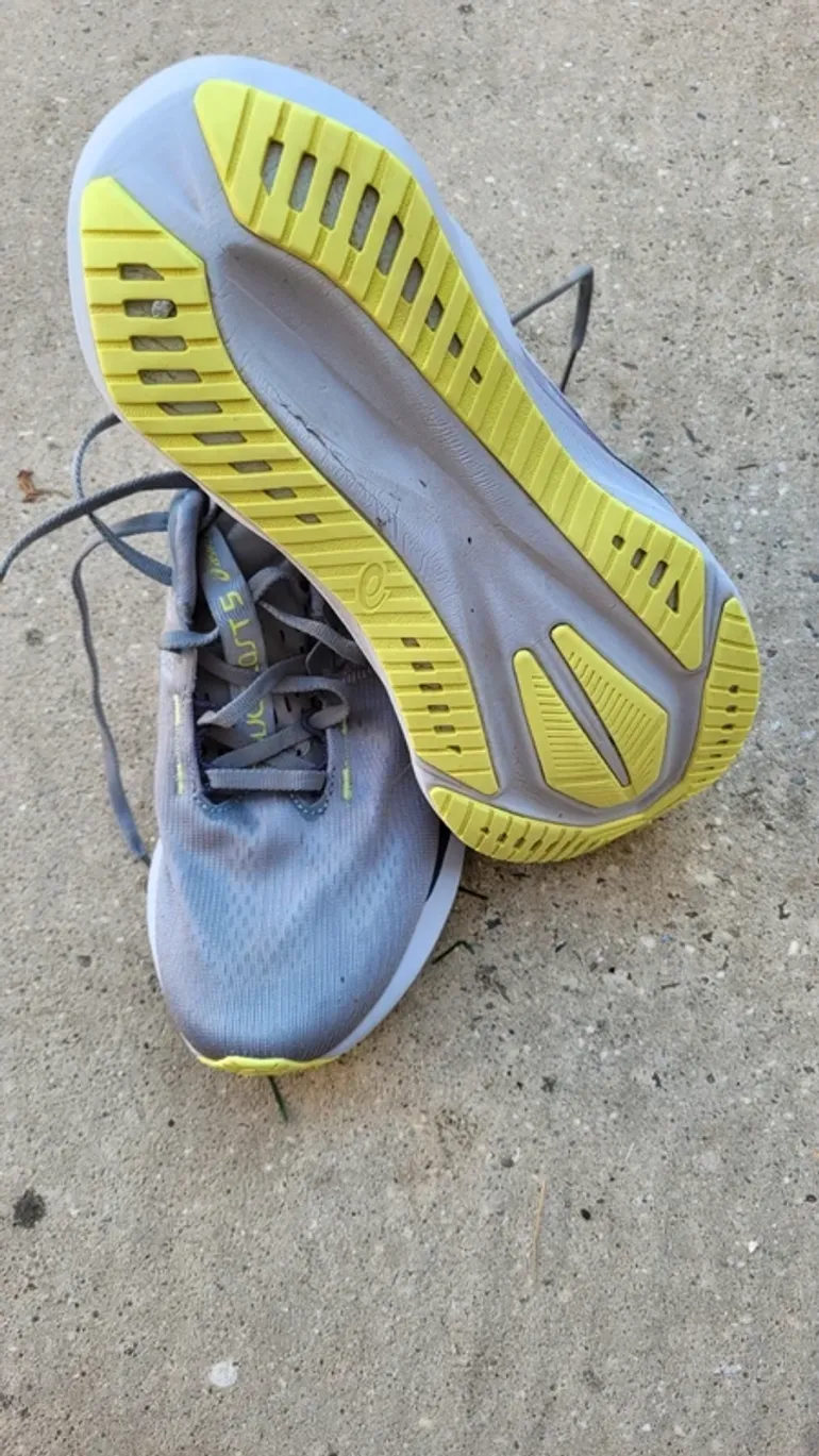 Used Asics Novablast 5 bike — image 3 of 8
