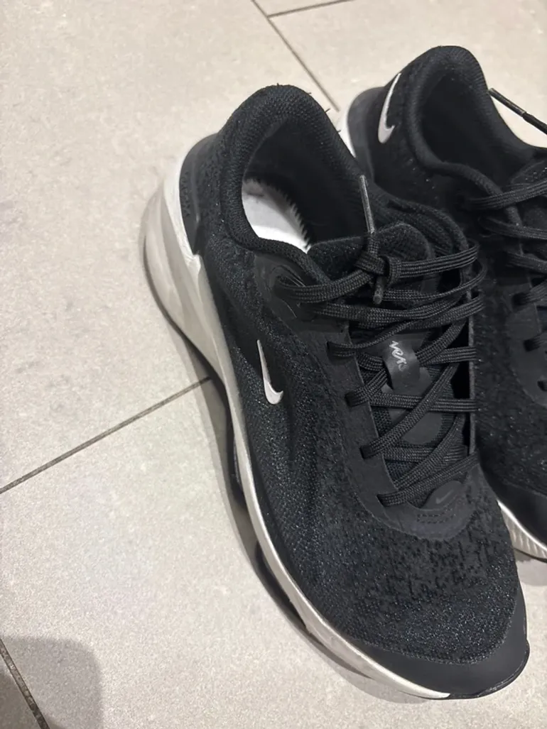 Used Nike Sportschuhe Damen bike — image 3 of 6