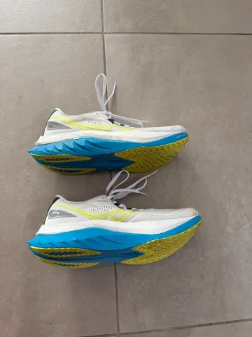 Saucony Endorphine Speed 4 bike usato — immagine 3 di 5