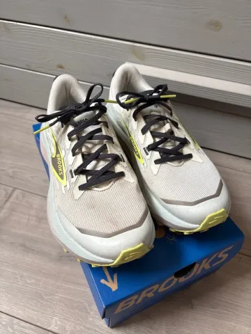 Used Brooks Cascadia 19 bike — image 3 of 6