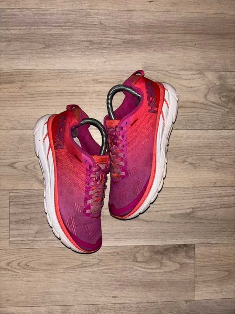 Used Orange Clifton 6 Running Shoes