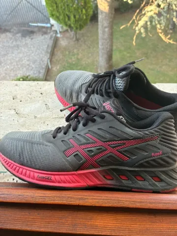 Used Asics fuzeX bike — image 1 of 9