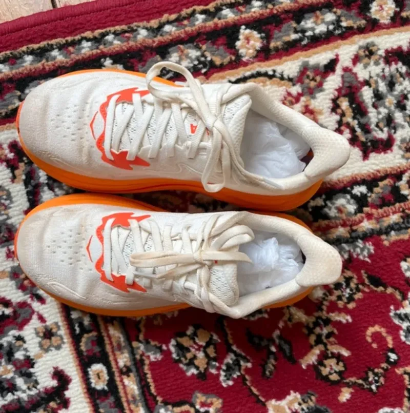 Käytetty Orange Clifton 10 Running Shoes