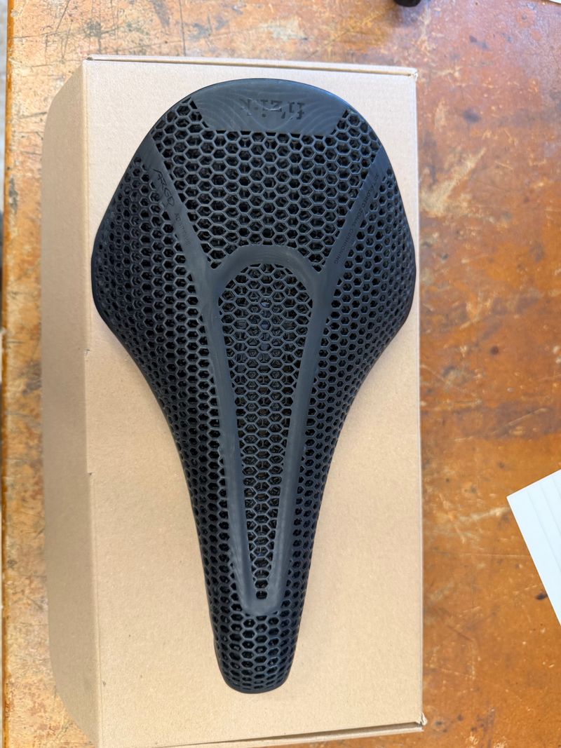 Used Fizik Vento Argo 00 Adaptive Saddles & Seatposts