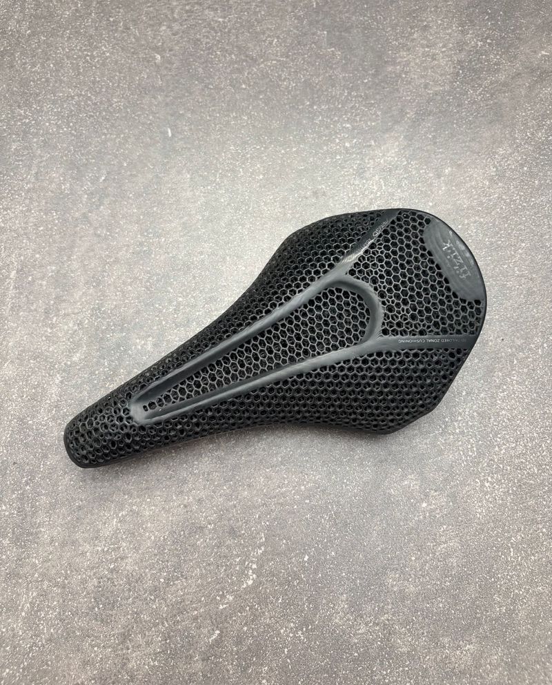 Used Fizik Vento Argo R3 Adaptive Saddles & Seatposts