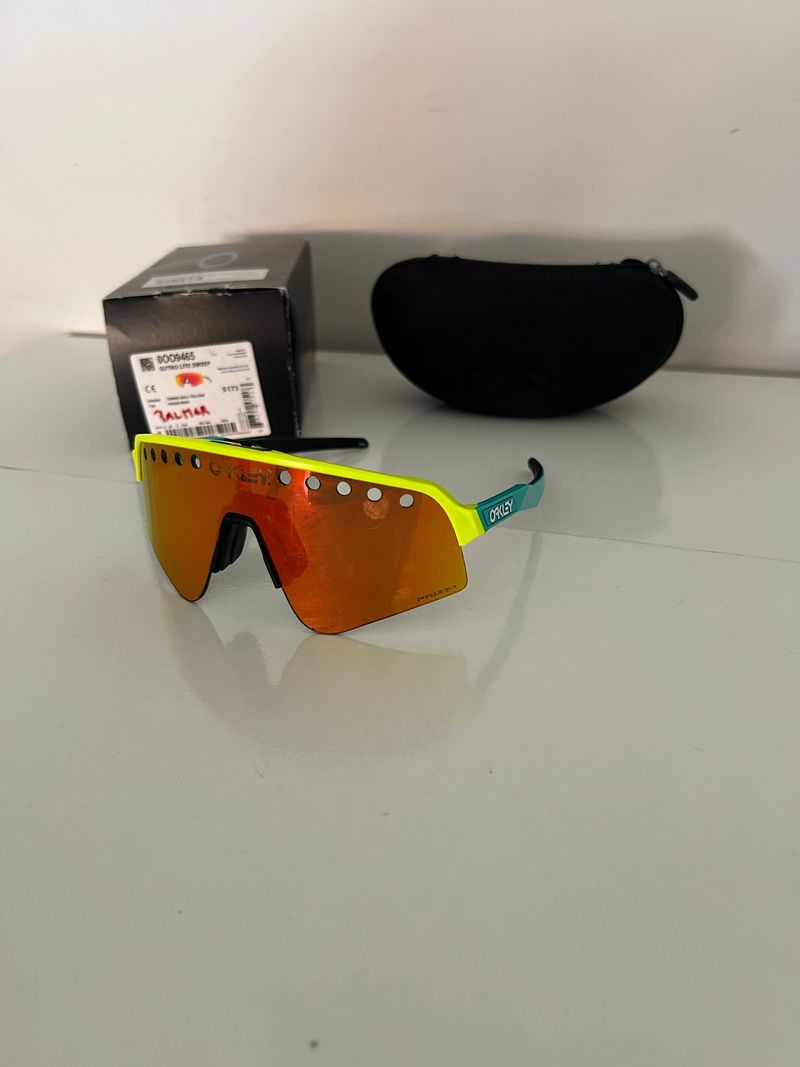 Used Oakley Sutro Lite Sweep Cycling Accessories