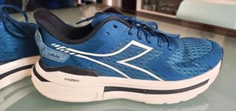Used Diadora Cellula Running Shoes