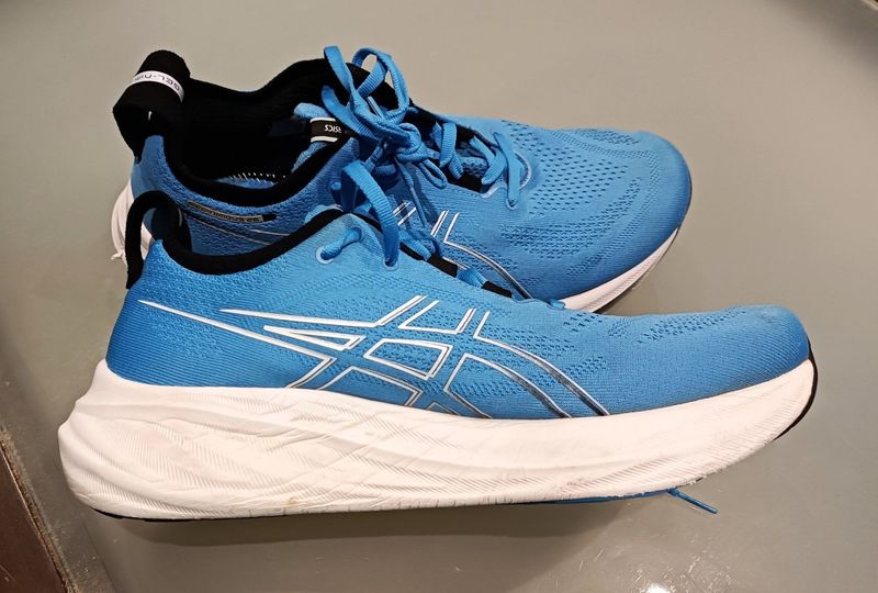 Used Asics Nimbus 26 Running Shoes