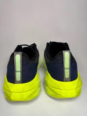 Used Asics Novablast 4 bike — image 3 of 4