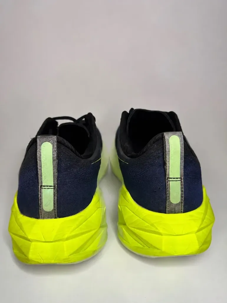 Used Asics Novablast 4 bike — image 3 of 4