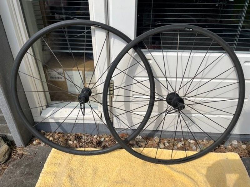 Used Dt Swiss PR 1400 DICUT OXiC 21 Wheels
