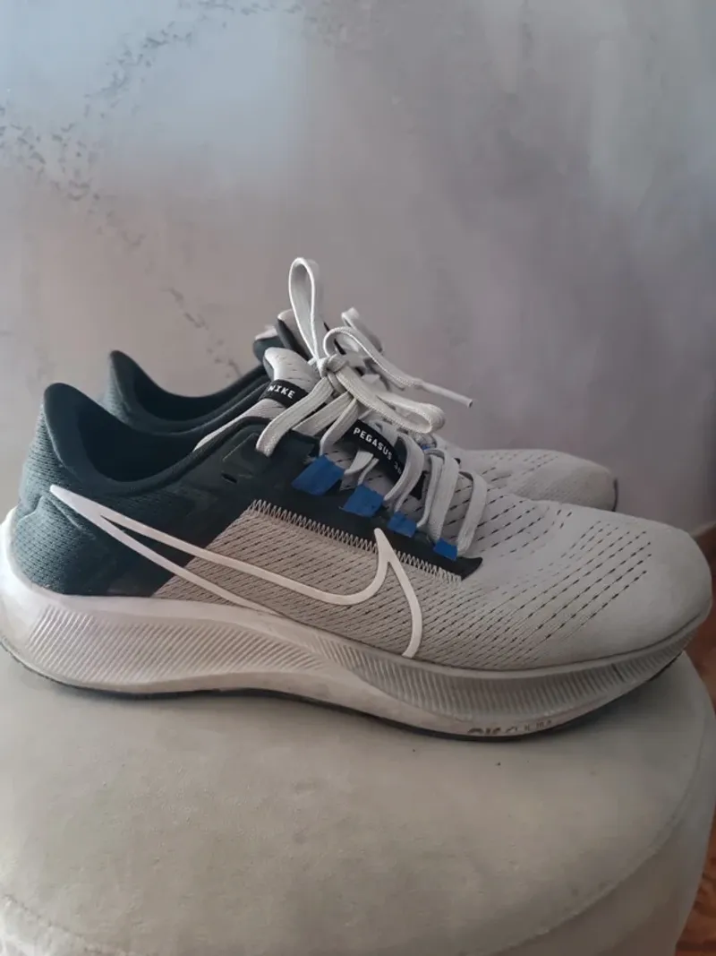 Used Pegasus Air Zoom Running Shoes