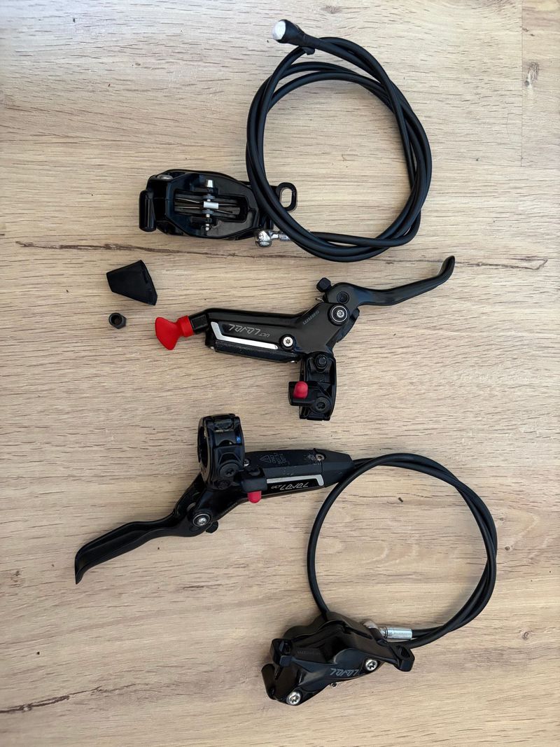 Käytetty Sram Level Ultimate Stealth 4 Piston 2025 Brakes