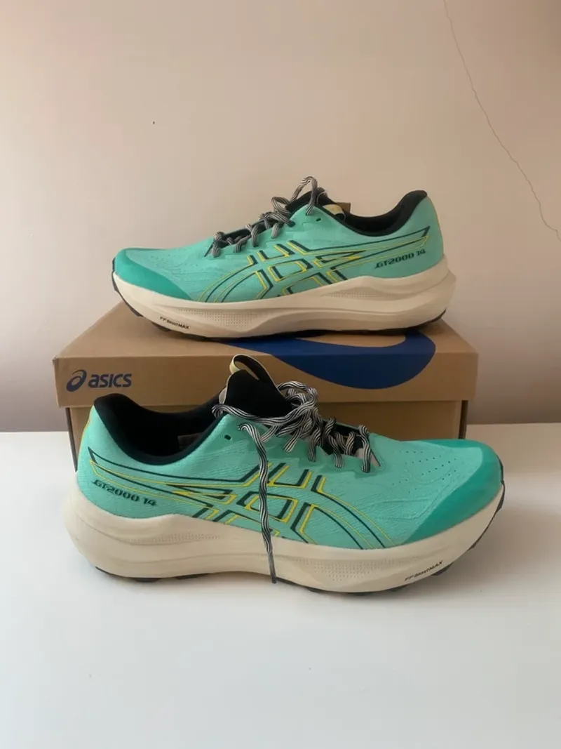 Used Asics GT-2000 14 TR Running Shoes