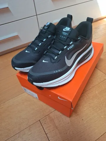 Brugt Nike Vomero 18 Gore-Tex bike — billede 1 af 7